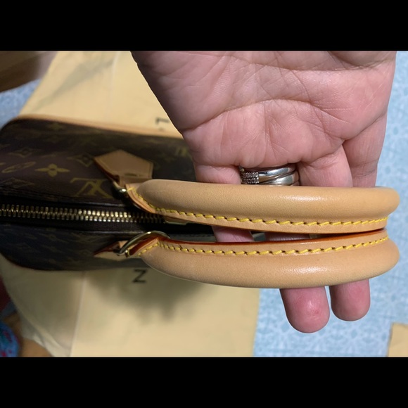 —SOLD ON INSTAGRAM— LV Alma PM - Picture 2 of 8